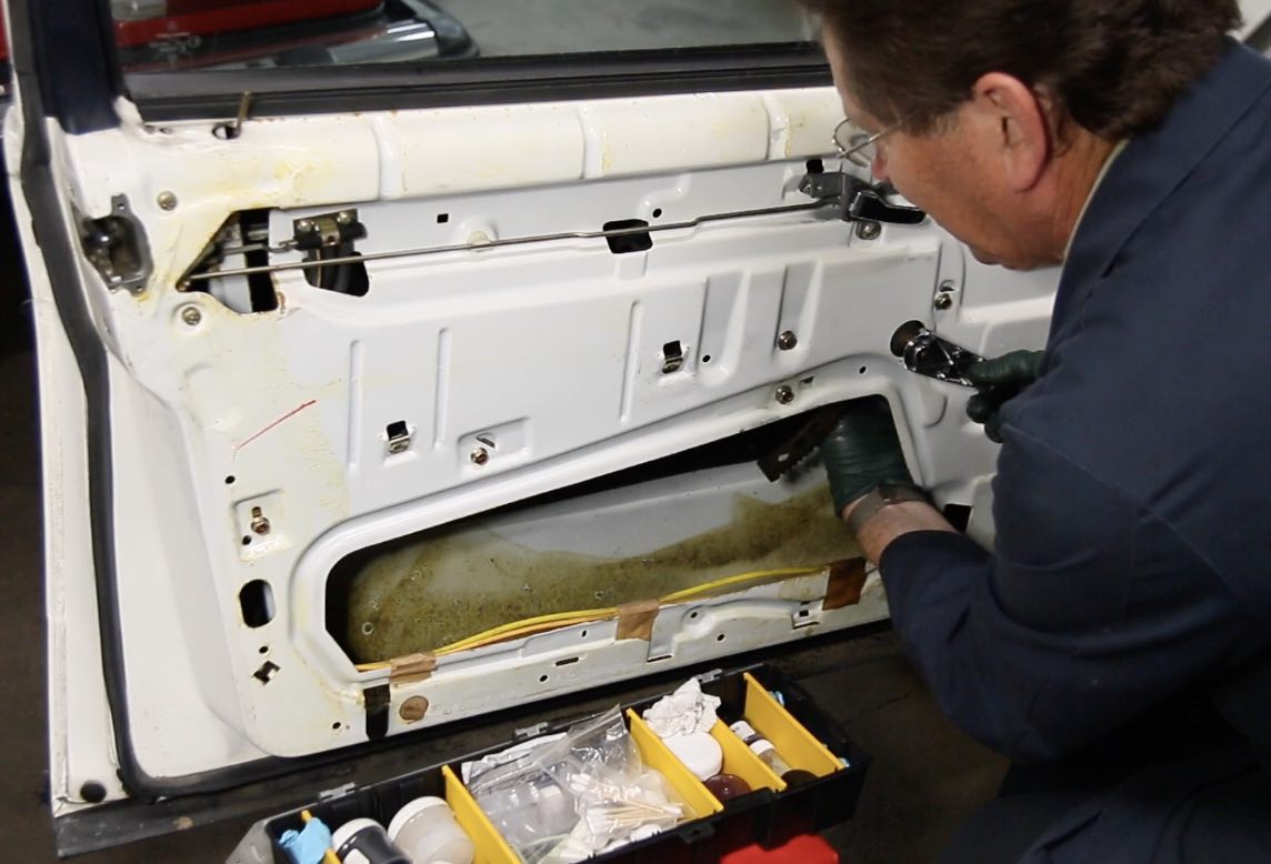 Cleaning and Lubricating Key Points On and Inside a Door On Demand