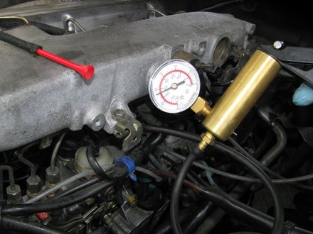 Diesel compression test outlet through glow plug