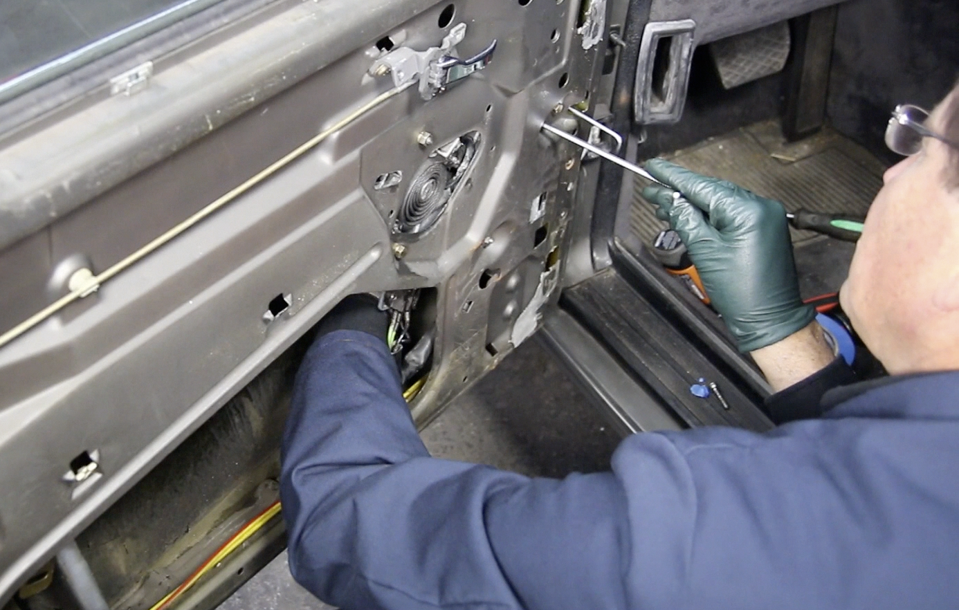 W116 Door Panel and Window Regulator Removal and Replacement - On Demand  Video Manual, Product