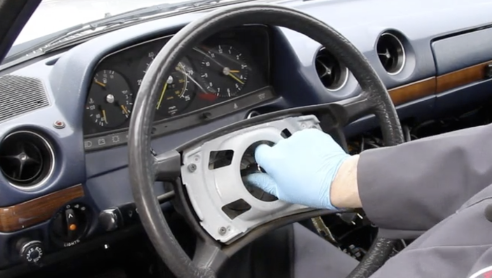 1973 to 1985 Steering Wheel Removal and Replacement