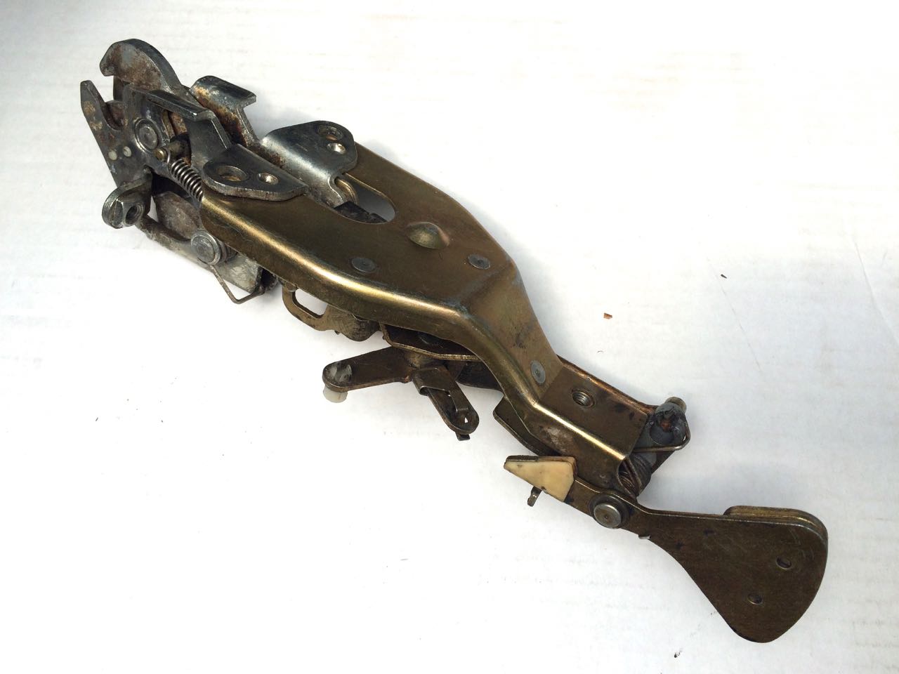 123 300TD Wagon Rear Hatch Release and Locking Mechanism (used) Used