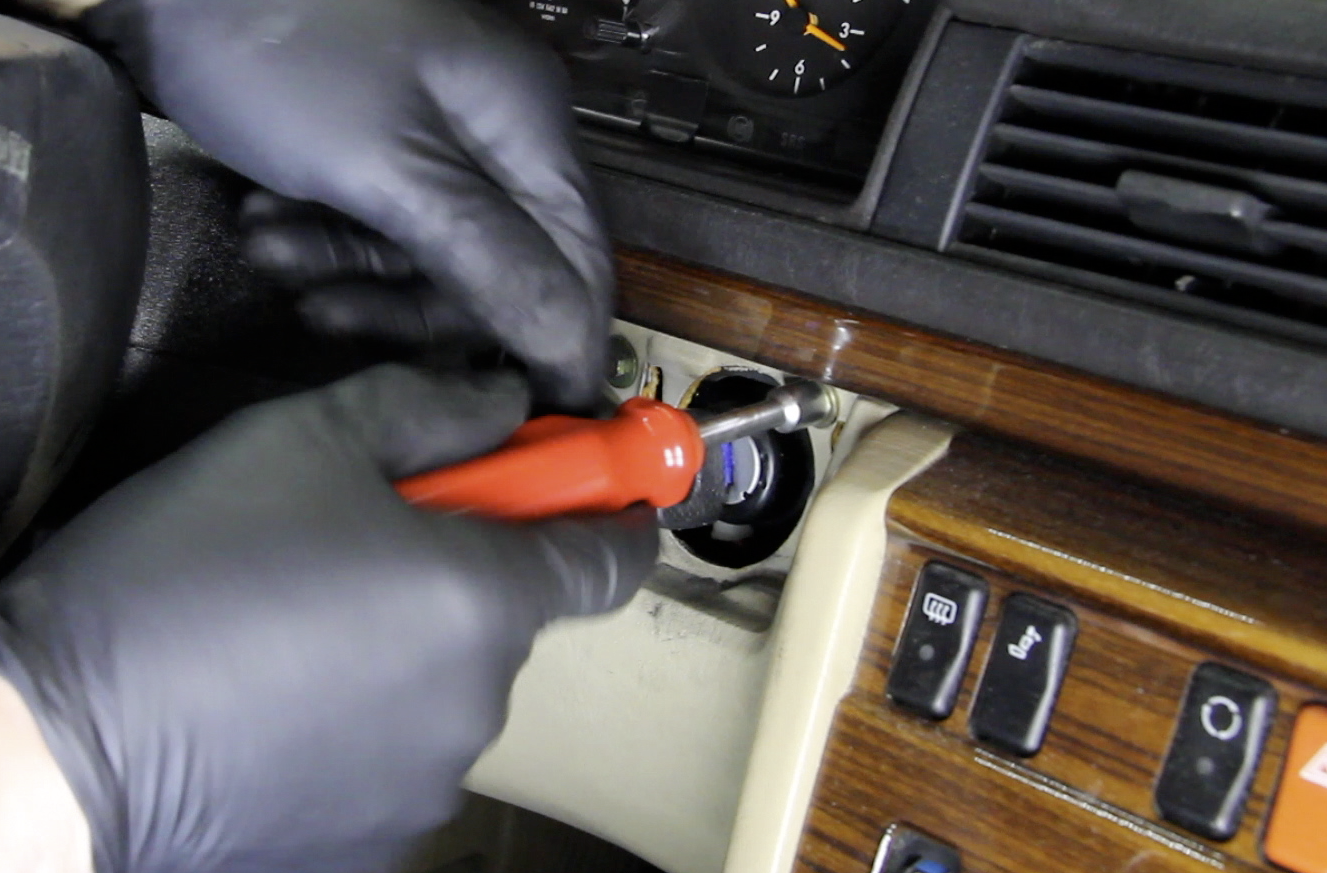 Mercedes w124 dashboard removal #3