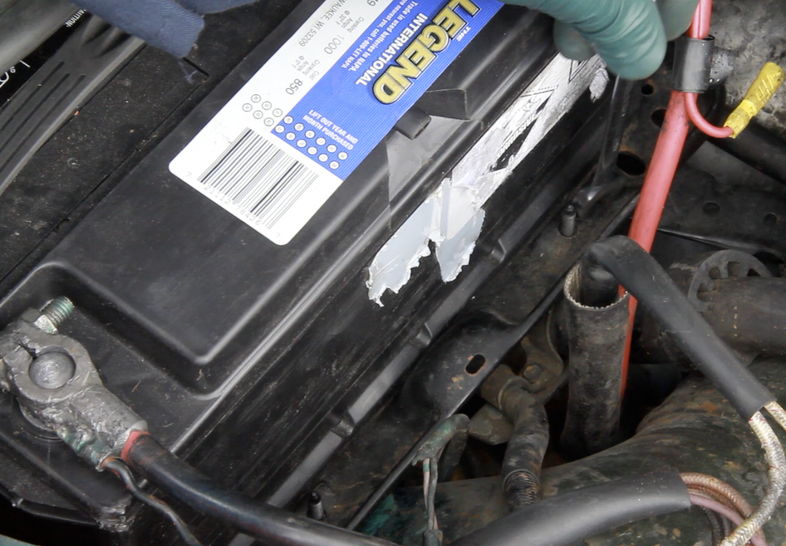 W123 Battery Removal Easy Method and Under Tray Inspection ...