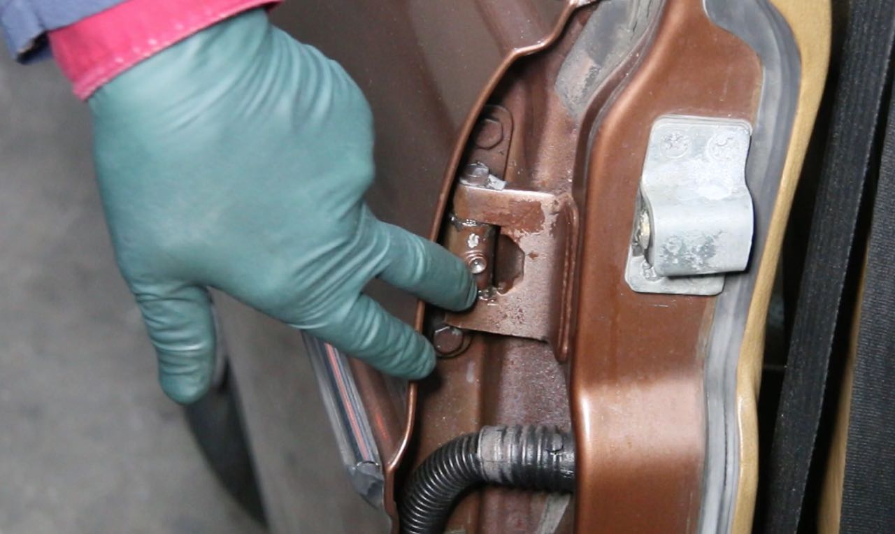Lubricate Car Locks, Hinges and Latches (DIY)