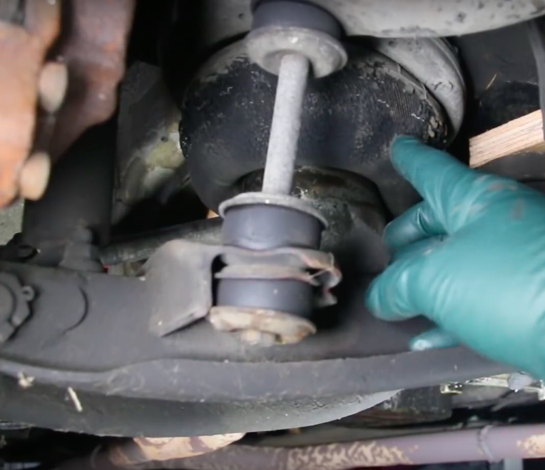 Have An Air Suspension Leak? Here's How to Make Your Own Emergency Block! Suspension Problem