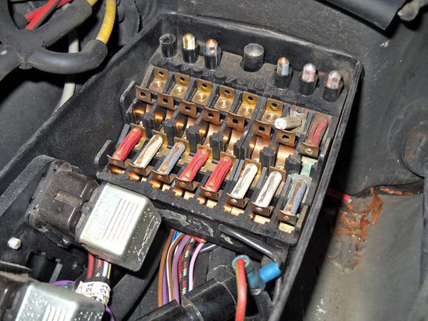 Rescuing a 116 Chassis 450SEL 6.9 | Suspension Problem ... mercedes 560sl fuse box 