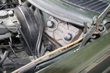 Removing a W123 Fuse Box Cover | Electrical Problem | MercedesSource.com Removing a W123 Fuse Box Cover | Electrical Problem | MercedesSource.com