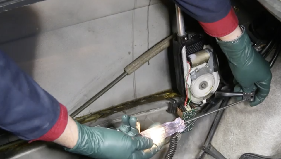 Mercedes Late Antenna Repair - On Demand Video
